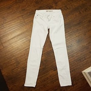 EUC Levi's 711 Skinny Jeans